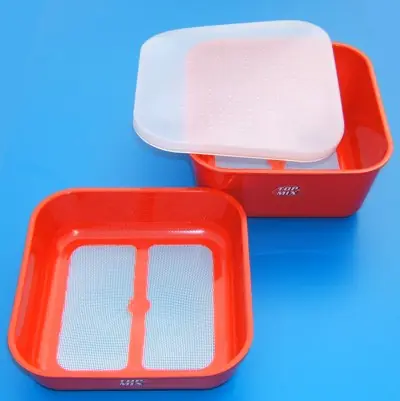 Csalis doboz tetővel, szita aljú, 1 liter Web Koop Online